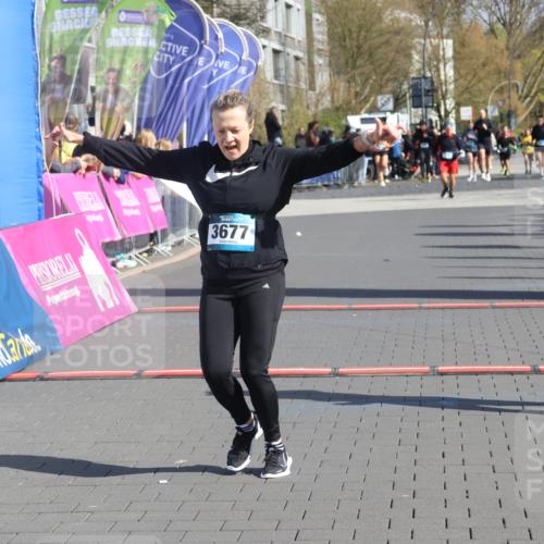 12.04.2026 - 45. Internationalen Wilhelmsburger Insellauf Strokosch-Dieckow http://msf.ph/oto/9453884 12.04.2026 10:40:54 Ziel 2525, 3677, 2379 meine-sportfotos.de