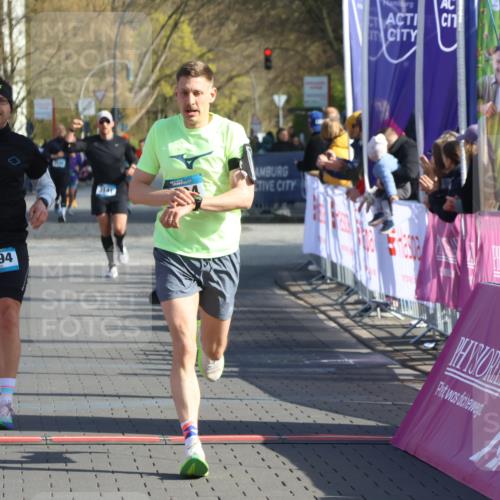12.04.2026 - 45. Internationalen Wilhelmsburger Insellauf Strokosch-Dieckow http://msf.ph/oto/9453888 12.04.2026 10:28:52 Ziel 5833, 3904, 4994, 4831 meine-sportfotos.de