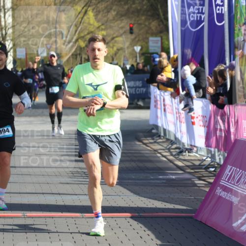 12.04.2026 - 45. Internationalen Wilhelmsburger Insellauf Strokosch-Dieckow http://msf.ph/oto/9453893 12.04.2026 10:28:52 Ziel 5833, 3904, 4994, 4831 meine-sportfotos.de