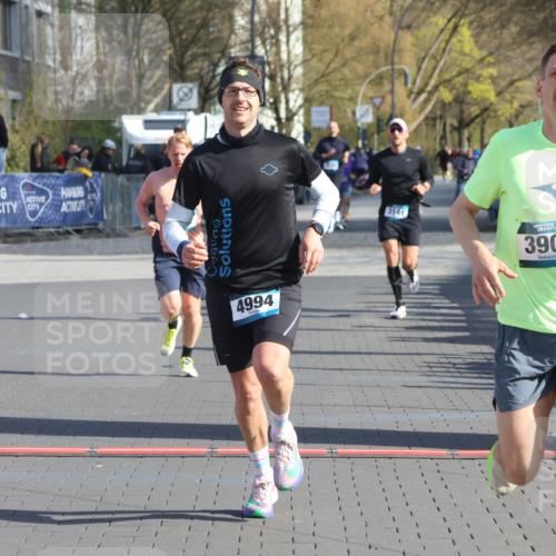 12.04.2026 - 45. Internationalen Wilhelmsburger Insellauf Strokosch-Dieckow http://msf.ph/oto/9453897 12.04.2026 10:28:53 Ziel 3904, 4994, 4831 meine-sportfotos.de