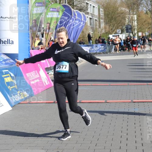 12.04.2026 - 45. Internationalen Wilhelmsburger Insellauf Strokosch-Dieckow http://msf.ph/oto/9453901 12.04.2026 10:40:54 Ziel 2525, 3677, 2379 meine-sportfotos.de