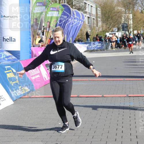 12.04.2026 - 45. Internationalen Wilhelmsburger Insellauf Strokosch-Dieckow http://msf.ph/oto/9453905 12.04.2026 10:40:54 Ziel 2525, 3677, 2379 meine-sportfotos.de