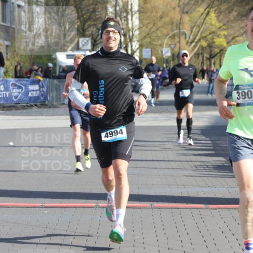 12.04.2026 - 45. Internationalen Wilhelmsburger Insellauf Strokosch-Dieckow http://msf.ph/oto/9453906 12.04.2026 10:28:53 Ziel 3904, 4994, 4831 meine-sportfotos.de
