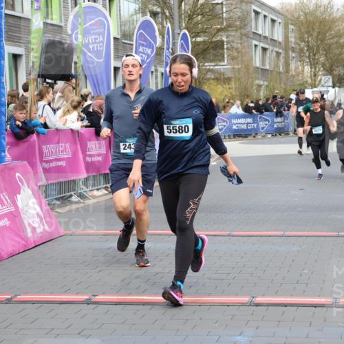 12.04.2026 - 45. Internationalen Wilhelmsburger Insellauf Strokosch-Dieckow http://msf.ph/oto/9453907 12.04.2026 13:05:44 Ziel 3817, 5580, 2433, 5102, 5295, 3025, 3030 meine-sportfotos.de