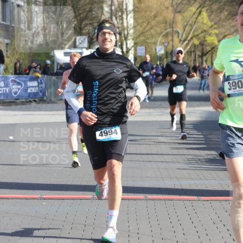 12.04.2026 - 45. Internationalen Wilhelmsburger Insellauf Strokosch-Dieckow http://msf.ph/oto/9453910 12.04.2026 10:28:53 Ziel 3904, 4994, 4831 meine-sportfotos.de