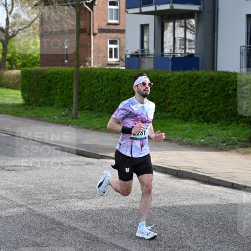 12.04.2026 - 45. Internationalen Wilhelmsburger Insellauf J. Mangold http://msf.ph/oto/9453915 12.04.2026 10:15:38 Ziel 2281, 5302, 2970, 2405, 3685, 3113 meine-sportfotos.de