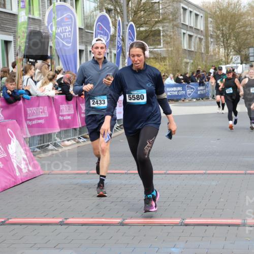 12.04.2026 - 45. Internationalen Wilhelmsburger Insellauf Strokosch-Dieckow http://msf.ph/oto/9453916 12.04.2026 13:05:44 Ziel 3817, 5580, 2433, 5102, 5295, 3025, 3030 meine-sportfotos.de