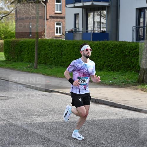 12.04.2026 - 45. Internationalen Wilhelmsburger Insellauf J. Mangold http://msf.ph/oto/9453917 12.04.2026 10:15:39 Ziel 2281, 5302, 2970, 2405, 3685, 3113 meine-sportfotos.de
