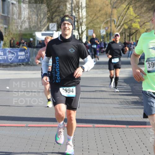 12.04.2026 - 45. Internationalen Wilhelmsburger Insellauf Strokosch-Dieckow http://msf.ph/oto/9453918 12.04.2026 10:28:53 Ziel 3904, 4994, 4831 meine-sportfotos.de