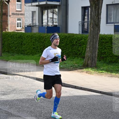 12.04.2026 - 45. Internationalen Wilhelmsburger Insellauf J. Mangold http://msf.ph/oto/9453921 12.04.2026 10:15:53 Ziel 2970, 2405, 3685, 3113, 2487 meine-sportfotos.de