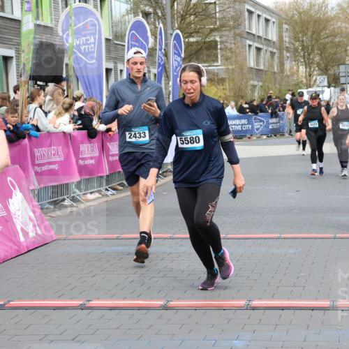12.04.2026 - 45. Internationalen Wilhelmsburger Insellauf Strokosch-Dieckow http://msf.ph/oto/9453922 12.04.2026 13:05:44 Ziel 3817, 5580, 2433, 5102, 5295, 3025, 3030 meine-sportfotos.de