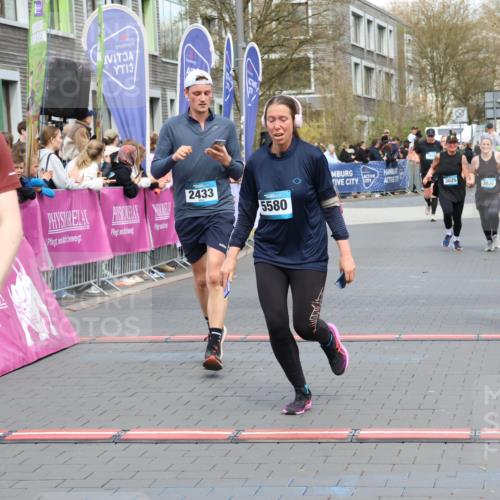 12.04.2026 - 45. Internationalen Wilhelmsburger Insellauf Strokosch-Dieckow http://msf.ph/oto/9453928 12.04.2026 13:05:44 Ziel 3817, 5580, 2433, 5102, 5295, 3025, 3030 meine-sportfotos.de