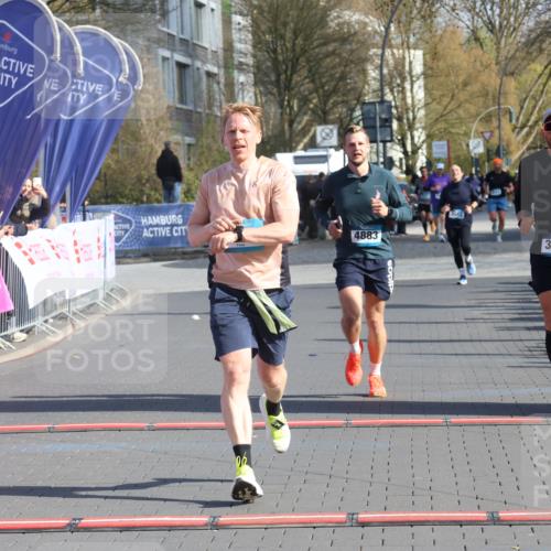12.04.2026 - 45. Internationalen Wilhelmsburger Insellauf Strokosch-Dieckow http://msf.ph/oto/9453930 12.04.2026 10:28:56 Ziel 3904, 4994, 4831, 3141, 4883 meine-sportfotos.de