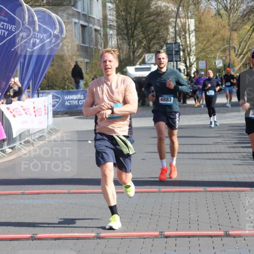 12.04.2026 - 45. Internationalen Wilhelmsburger Insellauf Strokosch-Dieckow http://msf.ph/oto/9453934 12.04.2026 10:28:56 Ziel 3904, 4994, 4831, 3141, 4883 meine-sportfotos.de