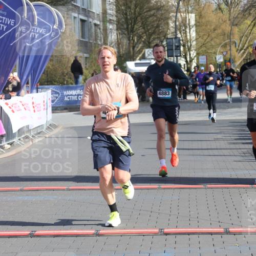 12.04.2026 - 45. Internationalen Wilhelmsburger Insellauf Strokosch-Dieckow http://msf.ph/oto/9453938 12.04.2026 10:28:56 Ziel 3904, 4994, 4831, 3141, 4883 meine-sportfotos.de