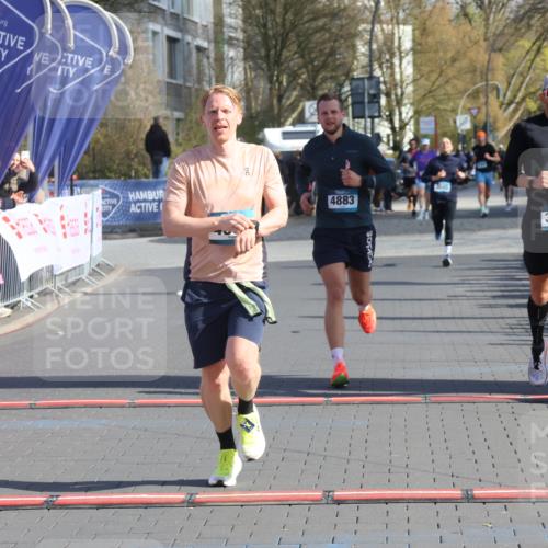 12.04.2026 - 45. Internationalen Wilhelmsburger Insellauf Strokosch-Dieckow http://msf.ph/oto/9453942 12.04.2026 10:28:56 Ziel 3904, 4994, 4831, 3141, 4883 meine-sportfotos.de