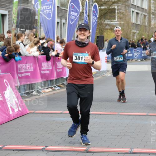 12.04.2026 - 45. Internationalen Wilhelmsburger Insellauf Strokosch-Dieckow http://msf.ph/oto/9453947 12.04.2026 13:05:42 Ziel 3817, 5580, 2433, 5102, 5295 meine-sportfotos.de