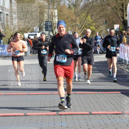 12.04.2026 - 45. Internationalen Wilhelmsburger Insellauf Strokosch-Dieckow http://msf.ph/oto/9453950 12.04.2026 10:41:03 Ziel 3171, 5832, 4680, 4262, 2485, 2883 meine-sportfotos.de