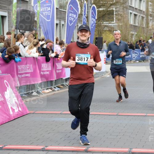 12.04.2026 - 45. Internationalen Wilhelmsburger Insellauf Strokosch-Dieckow http://msf.ph/oto/9453952 12.04.2026 13:05:42 Ziel 3817, 5580, 2433, 5102, 5295 meine-sportfotos.de