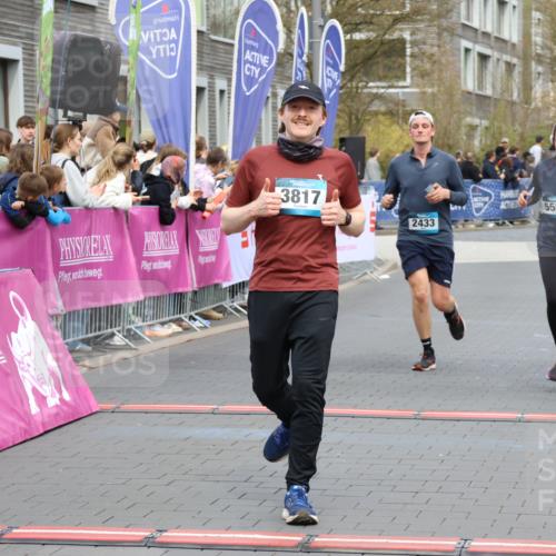 12.04.2026 - 45. Internationalen Wilhelmsburger Insellauf Strokosch-Dieckow http://msf.ph/oto/9453958 12.04.2026 13:05:42 Ziel 3817, 5580, 2433, 5102, 5295 meine-sportfotos.de