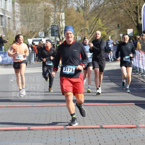 12.04.2026 - 45. Internationalen Wilhelmsburger Insellauf Strokosch-Dieckow http://msf.ph/oto/9453959 12.04.2026 10:41:03 Ziel 3171, 5832, 4680, 4262, 2485, 2883 meine-sportfotos.de