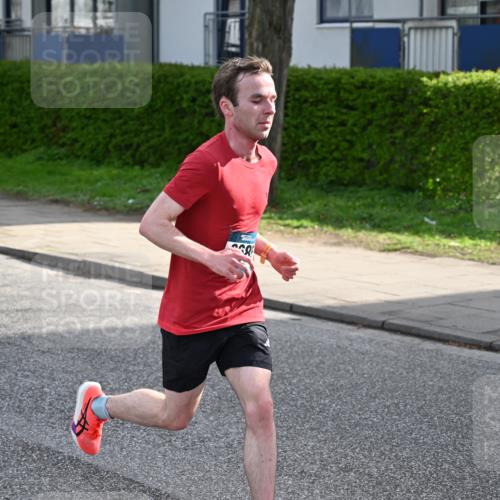 12.04.2026 - 45. Internationalen Wilhelmsburger Insellauf J. Mangold http://msf.ph/oto/9453964 12.04.2026 10:16:07 Ziel 2405, 3685, 3113, 2487, 5676 meine-sportfotos.de