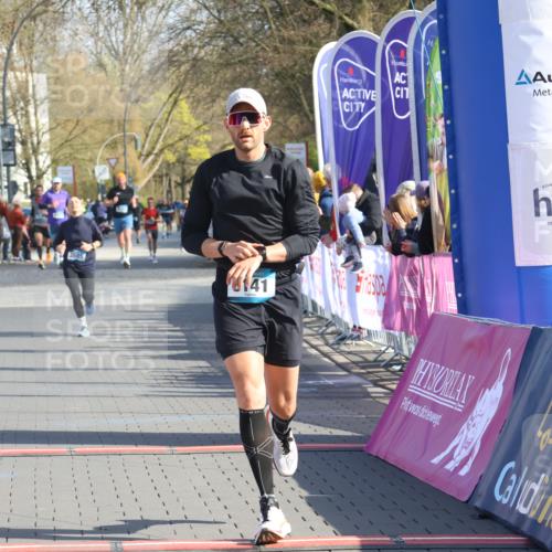 12.04.2026 - 45. Internationalen Wilhelmsburger Insellauf Strokosch-Dieckow http://msf.ph/oto/9453965 12.04.2026 10:28:57 Ziel 3904, 4994, 4831, 3141, 4883 meine-sportfotos.de