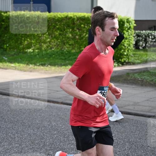 12.04.2026 - 45. Internationalen Wilhelmsburger Insellauf J. Mangold http://msf.ph/oto/9453975 12.04.2026 10:16:08 Ziel 2405, 3685, 3113, 2487, 5676 meine-sportfotos.de