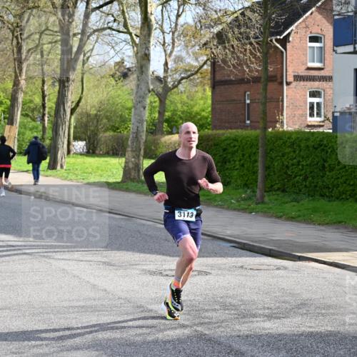 12.04.2026 - 45. Internationalen Wilhelmsburger Insellauf J. Mangold http://msf.ph/oto/9453980 12.04.2026 10:16:15 Ziel 3113, 2487, 5676 meine-sportfotos.de