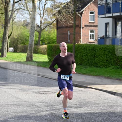 12.04.2026 - 45. Internationalen Wilhelmsburger Insellauf J. Mangold http://msf.ph/oto/9453987 12.04.2026 10:16:15 Ziel 3113, 2487, 5676 meine-sportfotos.de