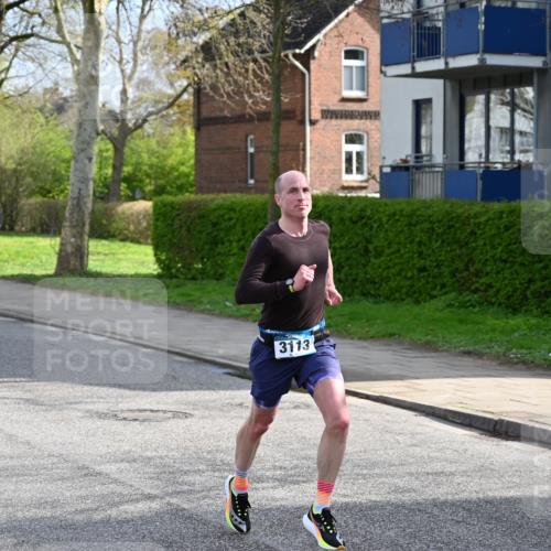 12.04.2026 - 45. Internationalen Wilhelmsburger Insellauf J. Mangold http://msf.ph/oto/9453994 12.04.2026 10:16:16 Ziel 3113, 2487, 5676 meine-sportfotos.de