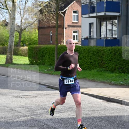12.04.2026 - 45. Internationalen Wilhelmsburger Insellauf J. Mangold http://msf.ph/oto/9453995 12.04.2026 10:16:16 Ziel 3113, 2487, 5676 meine-sportfotos.de
