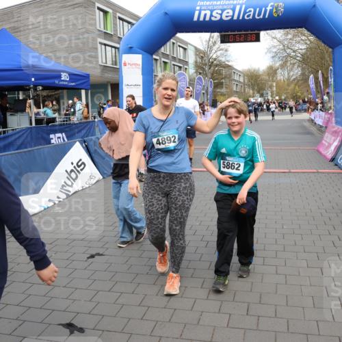 12.04.2026 - 45. Internationalen Wilhelmsburger Insellauf Strokosch-Dieckow http://msf.ph/oto/9454001 12.04.2026 13:05:38 Ziel 5752, 3817 meine-sportfotos.de