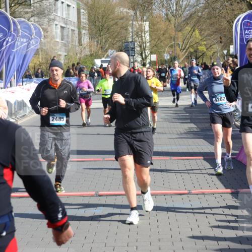 12.04.2026 - 45. Internationalen Wilhelmsburger Insellauf Strokosch-Dieckow http://msf.ph/oto/9454003 12.04.2026 10:41:07 Ziel 3171, 5832, 4680, 4262, 2485, 2883, 4501 meine-sportfotos.de