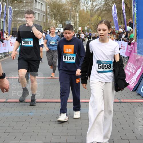 12.04.2026 - 45. Internationalen Wilhelmsburger Insellauf Strokosch-Dieckow http://msf.ph/oto/9454006 12.04.2026 13:05:33 Ziel 5128, 5098, 5235, 5234, 5504, 2139, 3001, 2443, 5862, 5110, 4892, 5752 meine-sportfotos.de