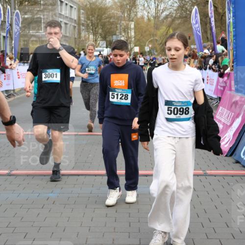 12.04.2026 - 45. Internationalen Wilhelmsburger Insellauf Strokosch-Dieckow http://msf.ph/oto/9454011 12.04.2026 13:05:33 Ziel 5128, 5098, 5235, 5234, 5504, 2139, 3001, 2443, 5862, 5110, 4892, 5752 meine-sportfotos.de