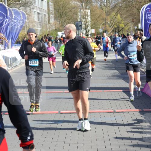 12.04.2026 - 45. Internationalen Wilhelmsburger Insellauf Strokosch-Dieckow http://msf.ph/oto/9454012 12.04.2026 10:41:07 Ziel 3171, 5832, 4680, 4262, 2485, 2883, 4501 meine-sportfotos.de