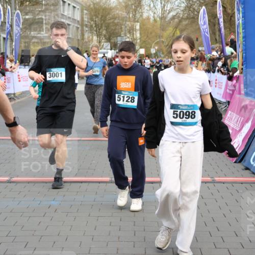 12.04.2026 - 45. Internationalen Wilhelmsburger Insellauf Strokosch-Dieckow http://msf.ph/oto/9454014 12.04.2026 13:05:33 Ziel 5128, 5098, 5235, 5234, 5504, 2139, 3001, 2443, 5862, 5110, 4892, 5752 meine-sportfotos.de