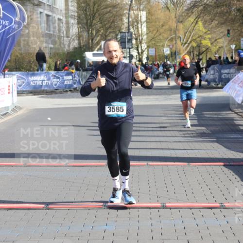 12.04.2026 - 45. Internationalen Wilhelmsburger Insellauf Strokosch-Dieckow http://msf.ph/oto/9454015 12.04.2026 10:29:03 Ziel 2979, 3585, 4154, 3473 meine-sportfotos.de
