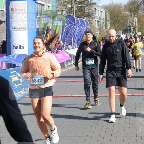 12.04.2026 - 45. Internationalen Wilhelmsburger Insellauf Strokosch-Dieckow http://msf.ph/oto/9454016 12.04.2026 10:41:08 Ziel 5832, 4680, 4262, 2485, 2883, 4501, 2633, 2634, 3090 meine-sportfotos.de
