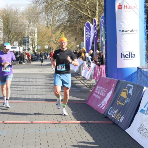 12.04.2026 - 45. Internationalen Wilhelmsburger Insellauf Strokosch-Dieckow http://msf.ph/oto/9454021 12.04.2026 10:29:06 Ziel 2979, 3585, 4154, 3473, 4075 meine-sportfotos.de