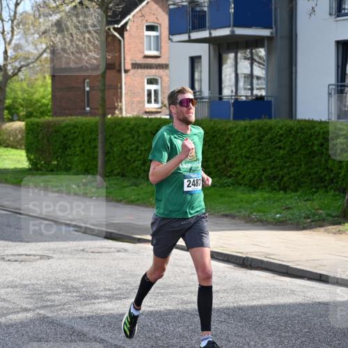 12.04.2026 - 45. Internationalen Wilhelmsburger Insellauf J. Mangold http://msf.ph/oto/9454023 12.04.2026 10:16:26 Ziel 2487, 5676, 3372 meine-sportfotos.de