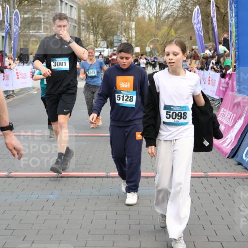 12.04.2026 - 45. Internationalen Wilhelmsburger Insellauf Strokosch-Dieckow http://msf.ph/oto/9454026 12.04.2026 13:05:33 Ziel 5128, 5098, 5235, 5234, 5504, 2139, 3001, 2443, 5862, 5110, 4892, 5752 meine-sportfotos.de