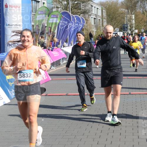 12.04.2026 - 45. Internationalen Wilhelmsburger Insellauf Strokosch-Dieckow http://msf.ph/oto/9454030 12.04.2026 10:41:08 Ziel 5832, 4680, 4262, 2485, 2883, 4501, 2633, 2634, 3090 meine-sportfotos.de