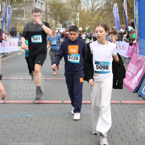 12.04.2026 - 45. Internationalen Wilhelmsburger Insellauf Strokosch-Dieckow http://msf.ph/oto/9454031 12.04.2026 13:05:33 Ziel 5128, 5098, 5235, 5234, 5504, 2139, 3001, 2443, 5862, 5110, 4892, 5752 meine-sportfotos.de