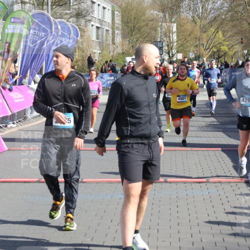 12.04.2026 - 45. Internationalen Wilhelmsburger Insellauf Strokosch-Dieckow http://msf.ph/oto/9454035 12.04.2026 10:41:09 Ziel 5832, 4680, 4262, 2485, 2883, 4501, 2633, 2634, 3090, 4649, 4655 meine-sportfotos.de