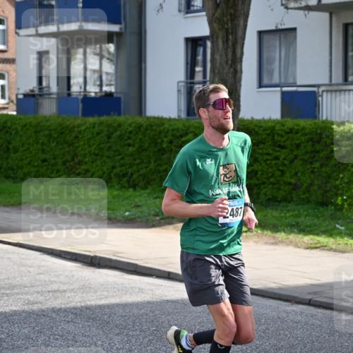 12.04.2026 - 45. Internationalen Wilhelmsburger Insellauf J. Mangold http://msf.ph/oto/9454036 12.04.2026 10:16:27 Ziel 2487, 5676, 3372 meine-sportfotos.de