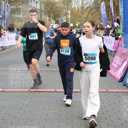 12.04.2026 - 45. Internationalen Wilhelmsburger Insellauf Strokosch-Dieckow http://msf.ph/oto/9454037 12.04.2026 13:05:32 Ziel 5128, 5098, 5235, 5234, 5504, 2139, 3001, 2443, 5862, 5110, 4892, 5752 meine-sportfotos.de