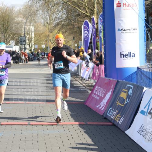 12.04.2026 - 45. Internationalen Wilhelmsburger Insellauf Strokosch-Dieckow http://msf.ph/oto/9454040 12.04.2026 10:29:06 Ziel 2979, 3585, 4154, 3473, 4075 meine-sportfotos.de