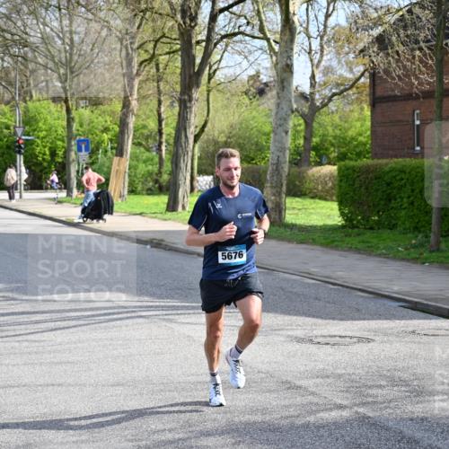 12.04.2026 - 45. Internationalen Wilhelmsburger Insellauf J. Mangold http://msf.ph/oto/9454044 12.04.2026 10:16:38 Ziel 5676, 3372, 3401, 5838, 2819 meine-sportfotos.de
